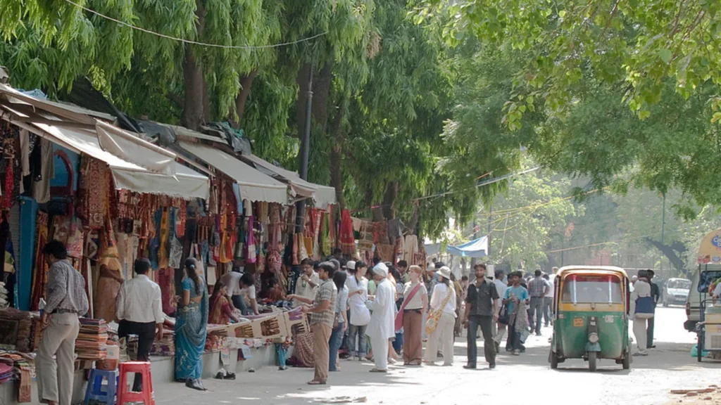 People roaming at Janpath Market Delhi