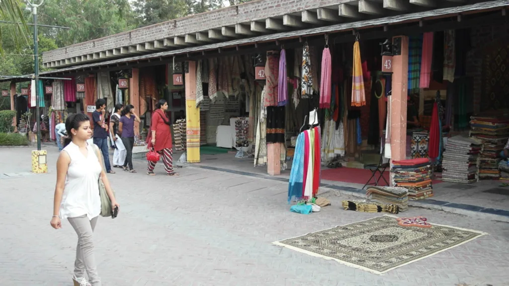 People shopping at Dilli Haat Bazaar