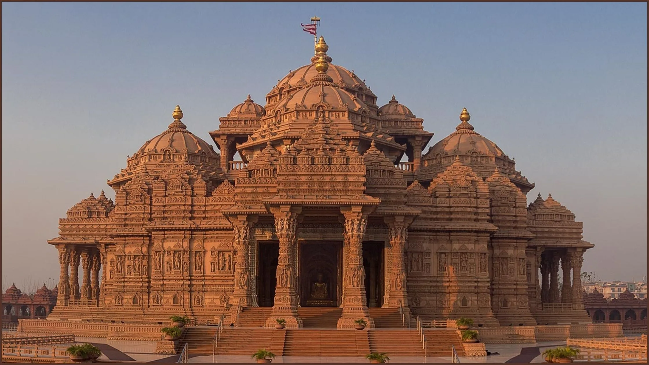 Image of the Akshardham Temple from front. 