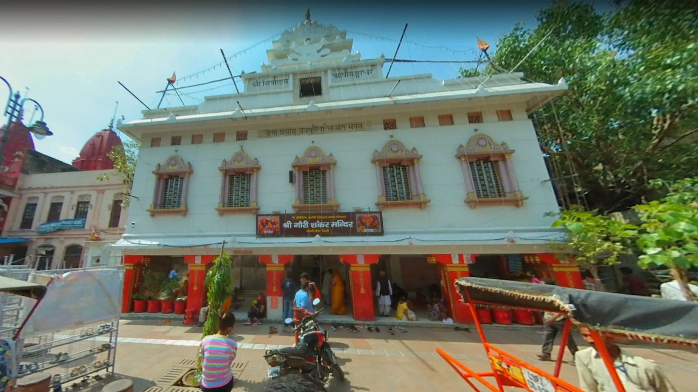 The architecture of Gauri Shankar Temple of Delhi. 