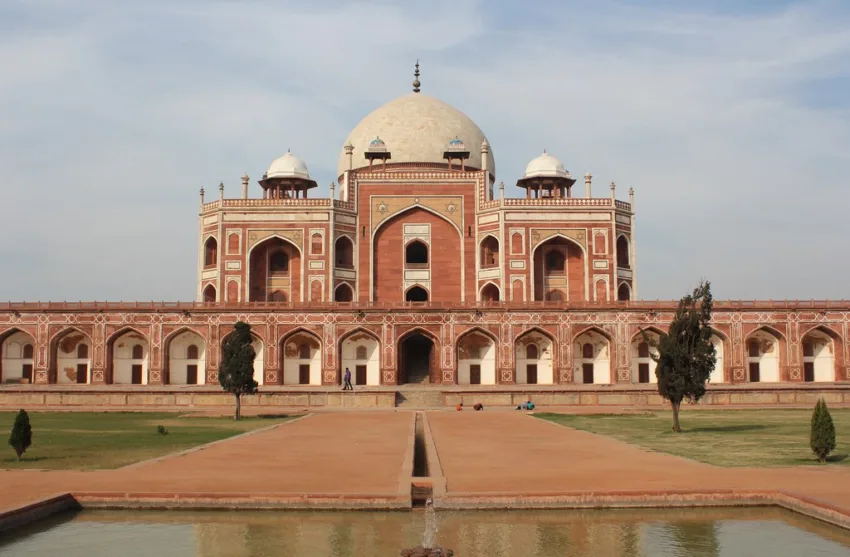 Humayun's tomb front view