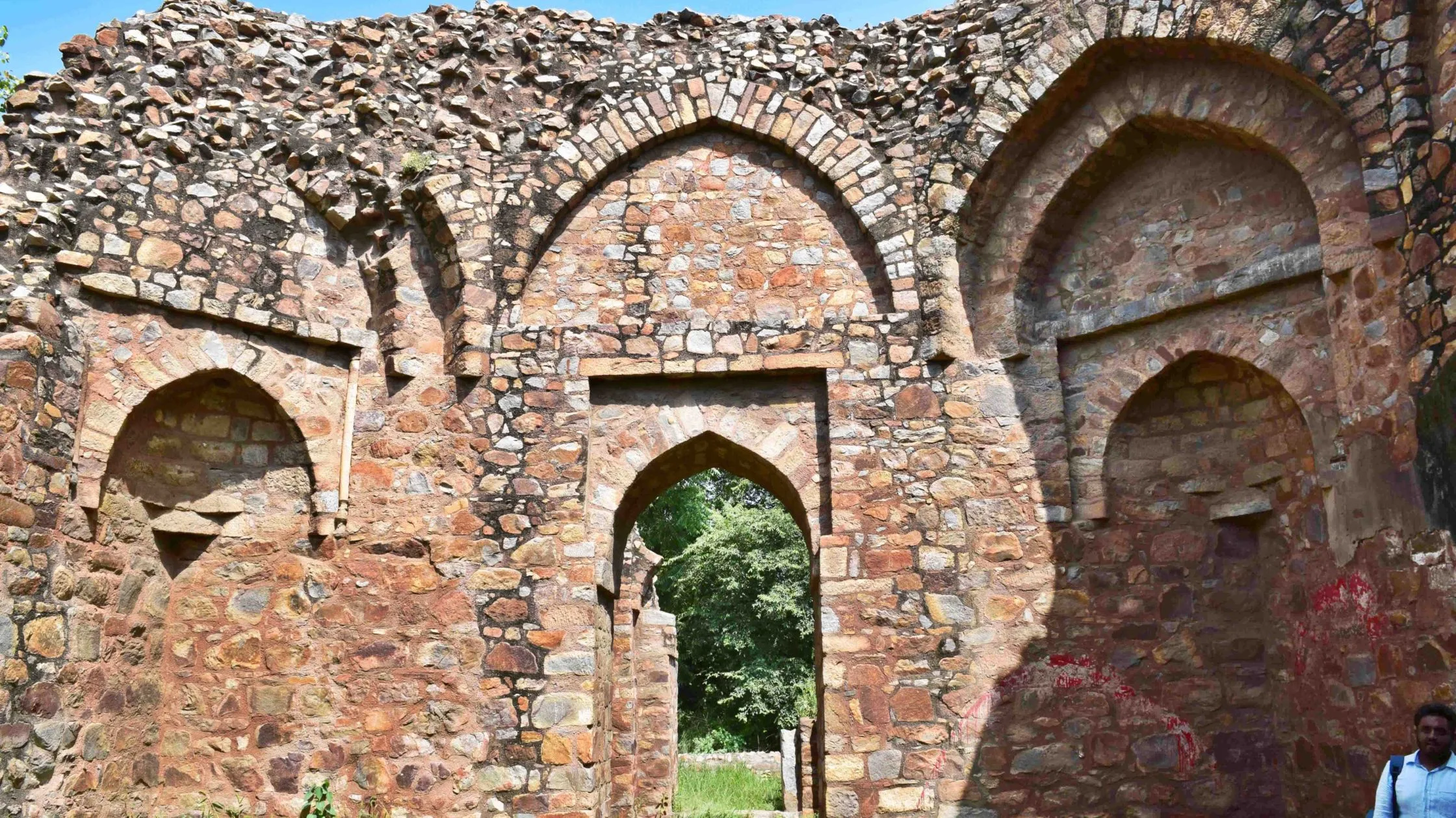 A ruined structure with 3 gates. 