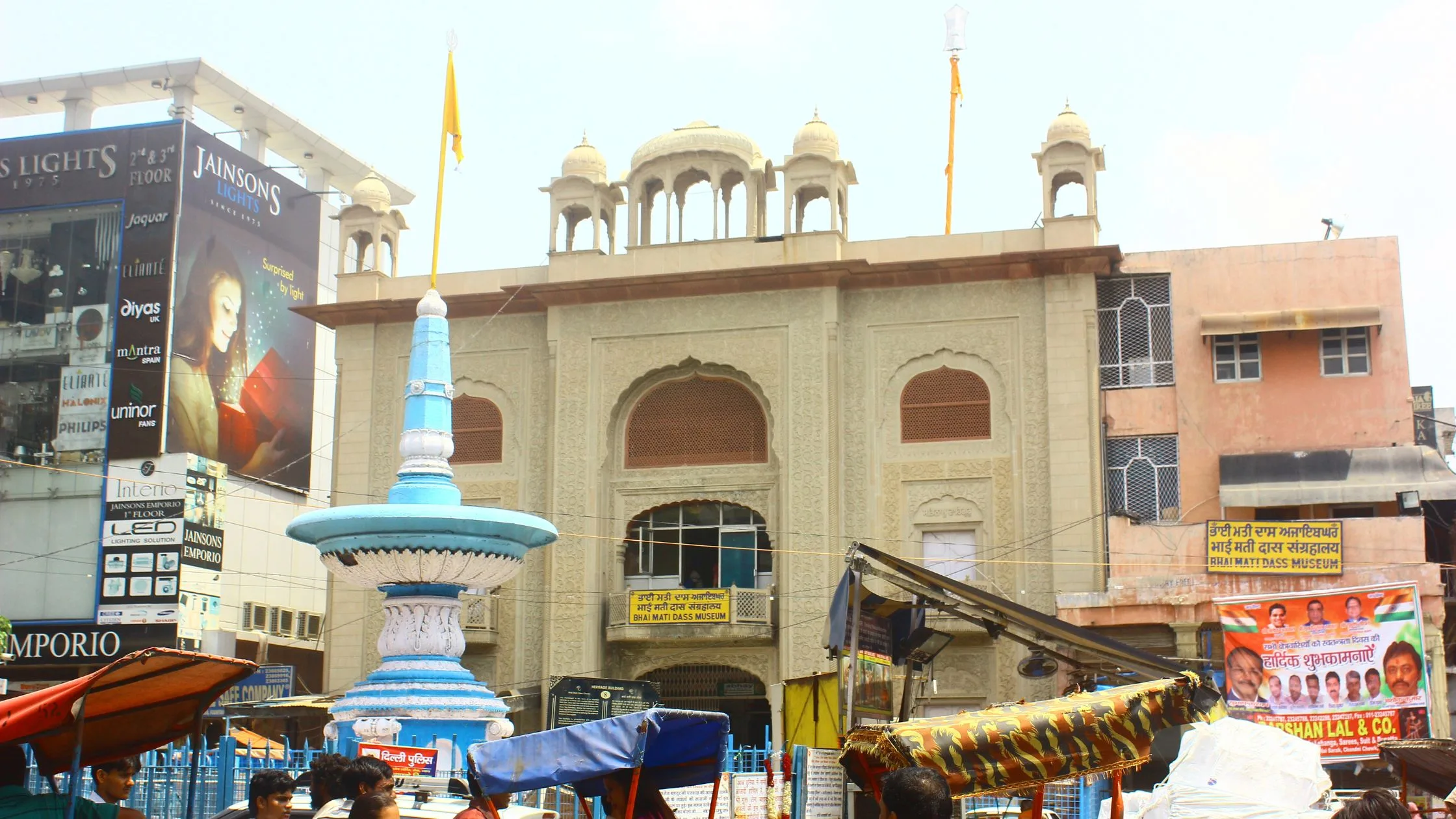 The market in front of the Gurudwara. 