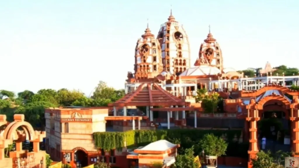 Outside view of KalkaJi Mandir in delhi