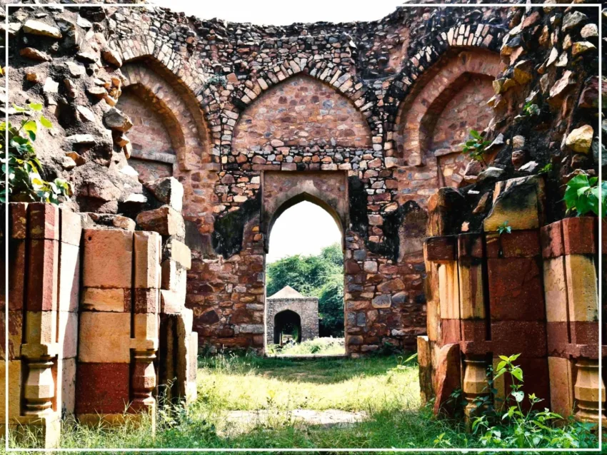 Tomb of Balban Delhi.