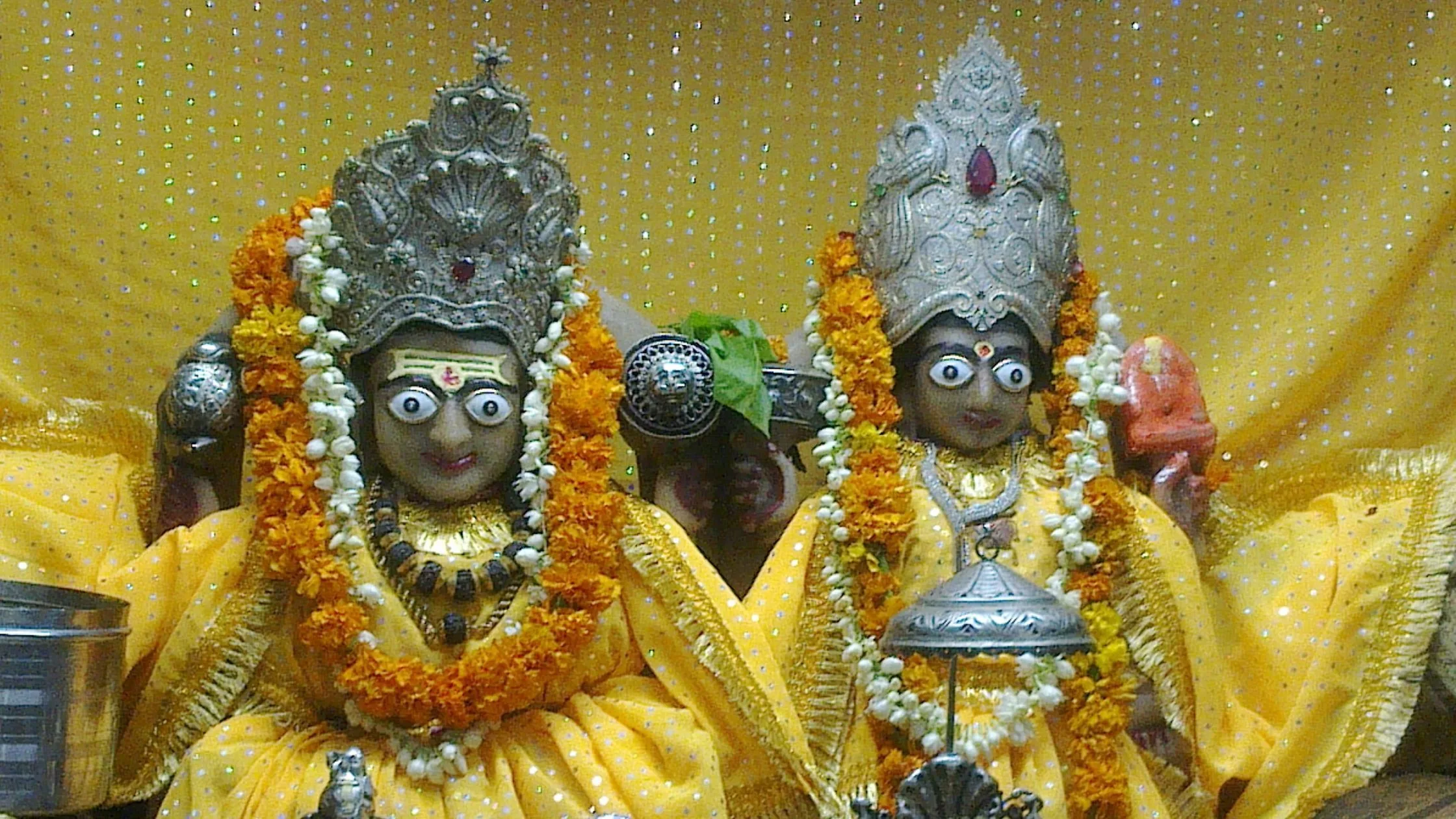 The idols of Gauri and Shankar within the temple. 