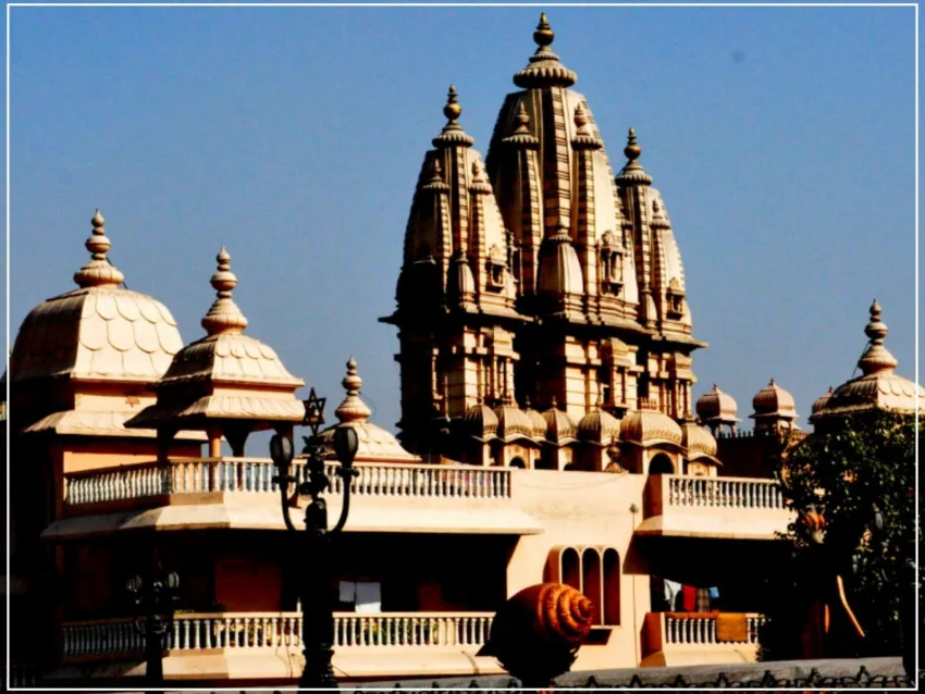 Shree Adya Katyayani Shaktipeeth Mandir Delhi or Chhatarpar Mandir Delhi Image