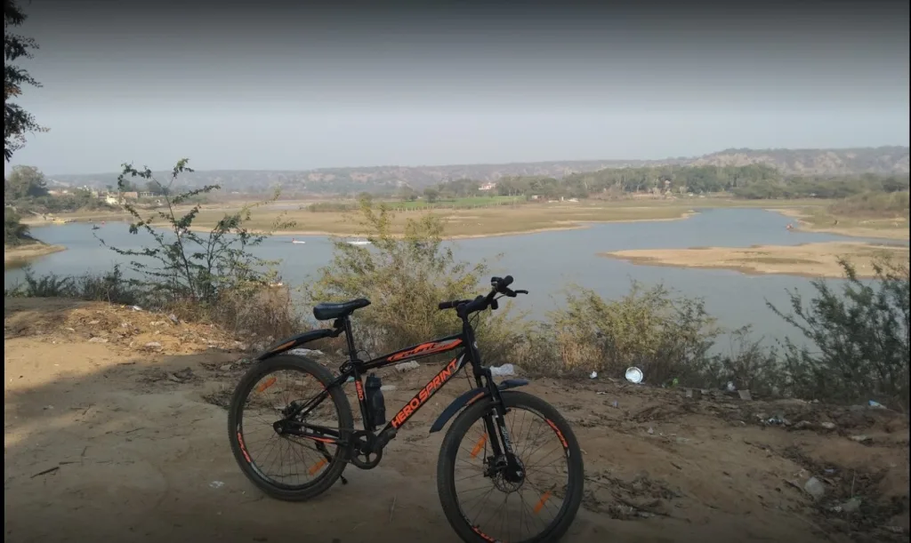 A bicycle nearby Damdama lake trek