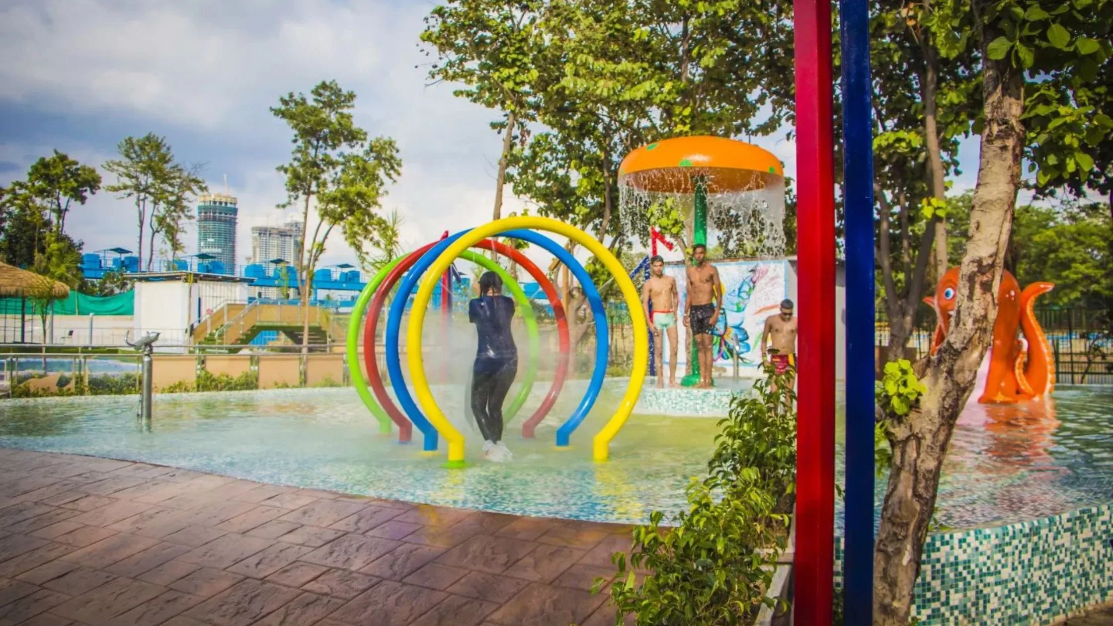 Sprinklers and showers in the water park