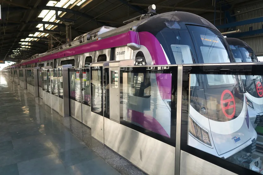 Delhi metro magenta line showing how to reach Gurugram by metro