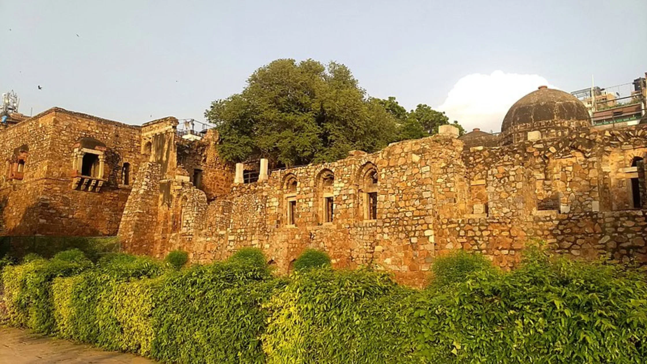 A picture of Hauz Khas Complex in Delhi