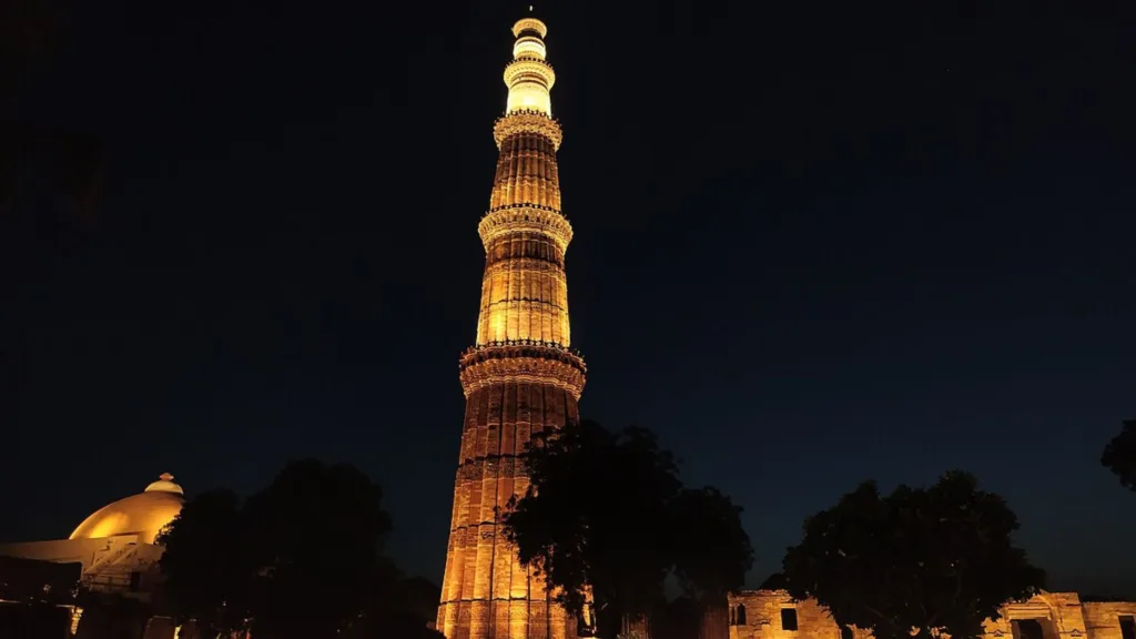 Night view of Qutub Minar