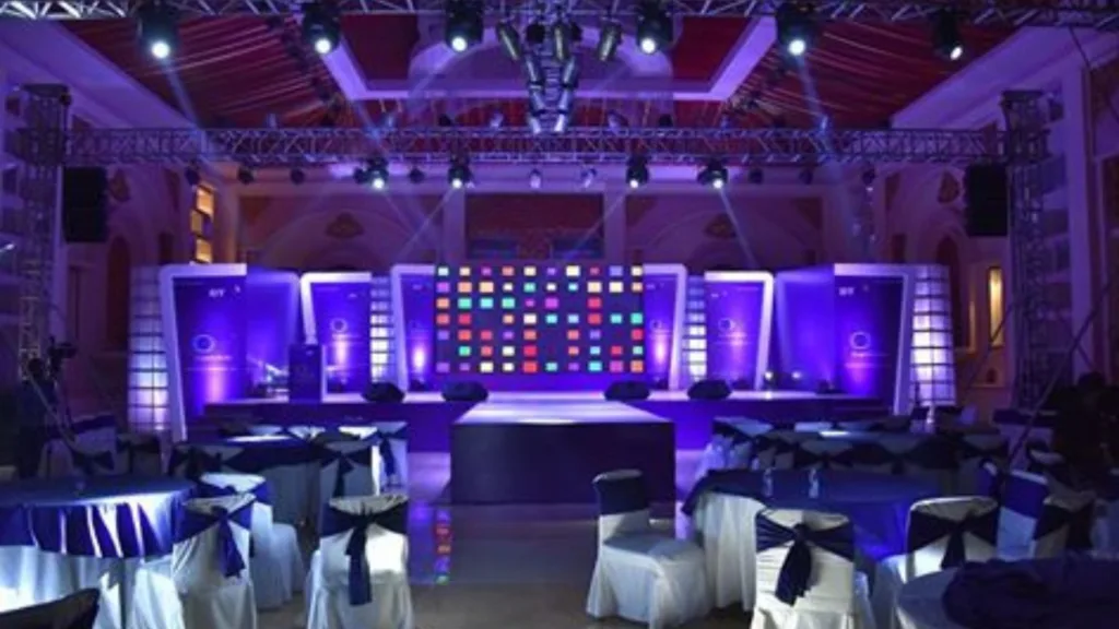 An event stage organized by Showmakerz