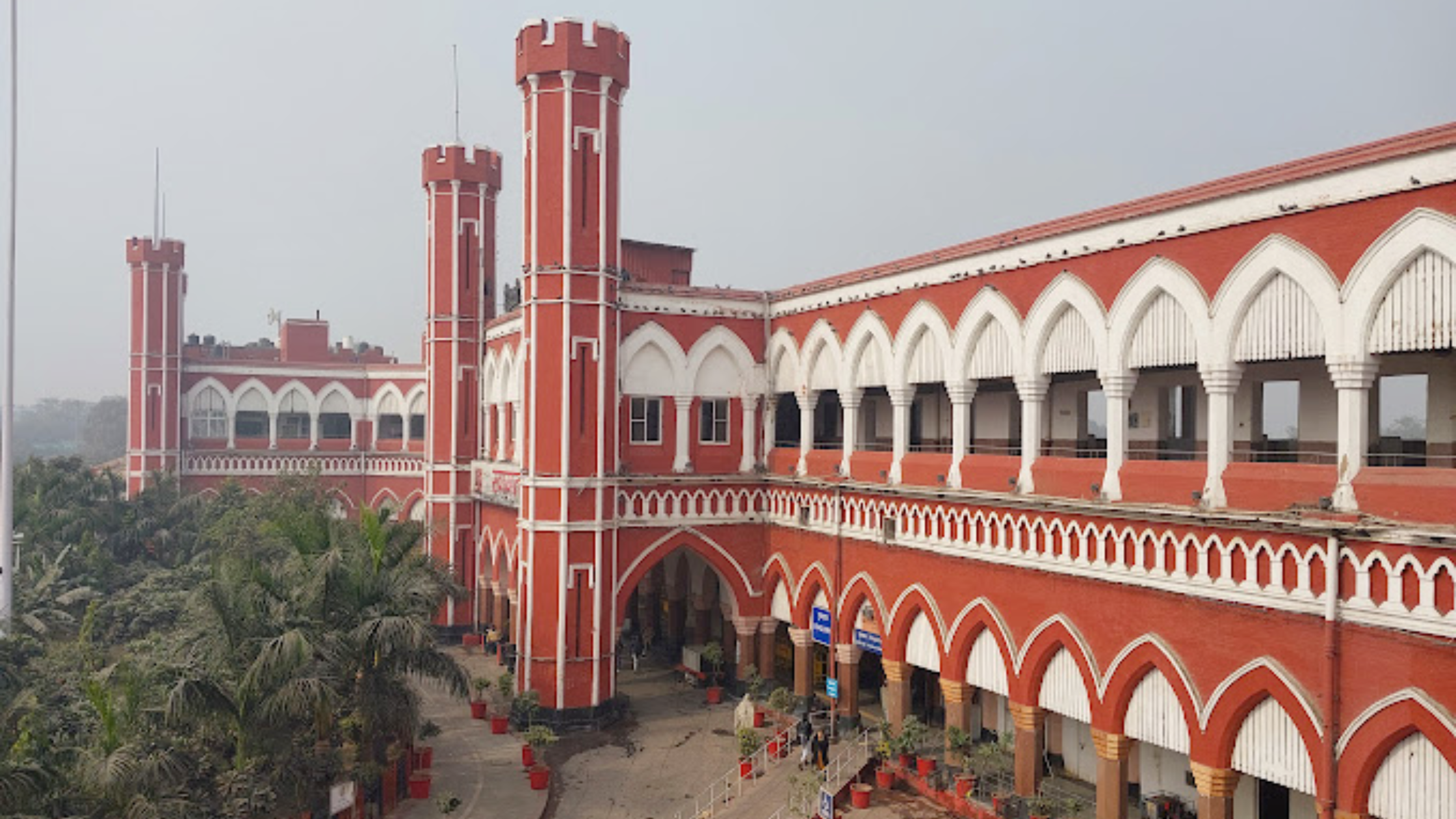 A view from Old Delhi Metro station or Chandni Chowk metro station.