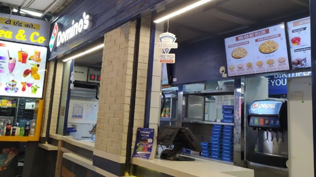 Domino's outlet in New Delhi Station