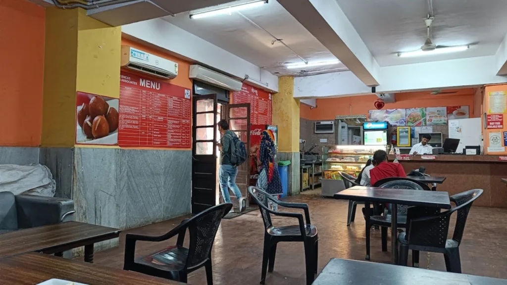 IRCTC Refreshment canteen in Ne Delhi Railway Station