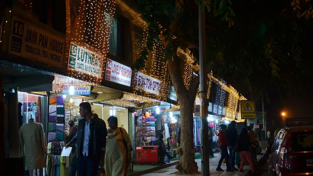 Night view of Janpath Market in Delhi