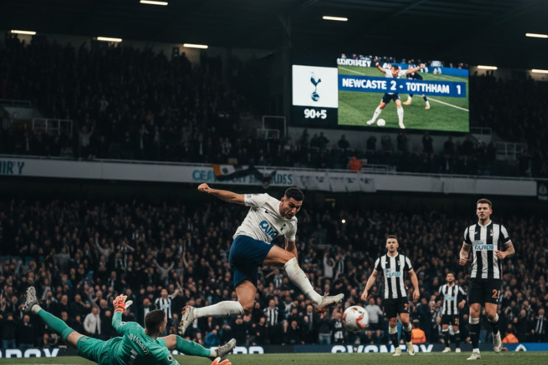 Newcastle vs Tottenham Romero's Dramatic Bicycle Kick Secures 2-2 Draw